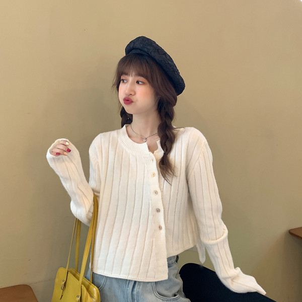 Moodne naiste vesti asümmeetriline ovaalse kaelusega mudel