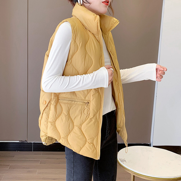 Naiste sügisvest kõrge krae ja taskutega