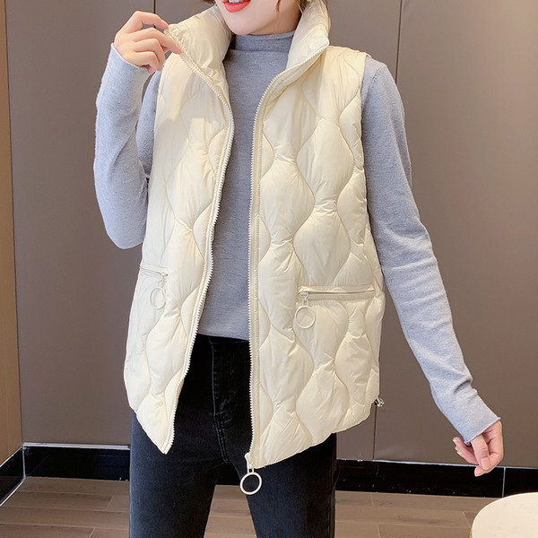 Naiste sügisvest kõrge krae ja taskutega