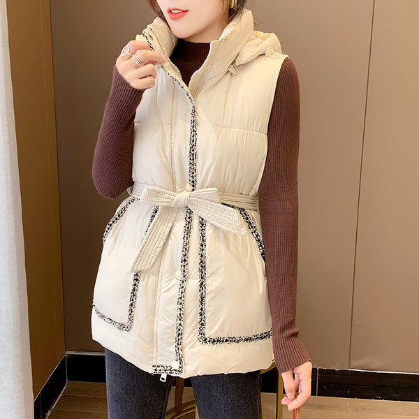 Naujo modelio moteriška liemenė su juosmens diržu ir gobtuvu