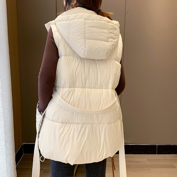 Naujo modelio moteriška liemenė su juosmens diržu ir gobtuvu