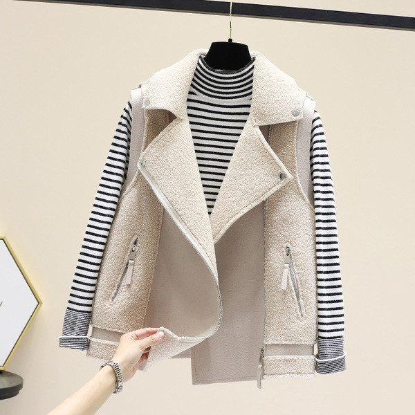 Moderan ženski zimski prsluk s patentnim zatvaračem i gumbima