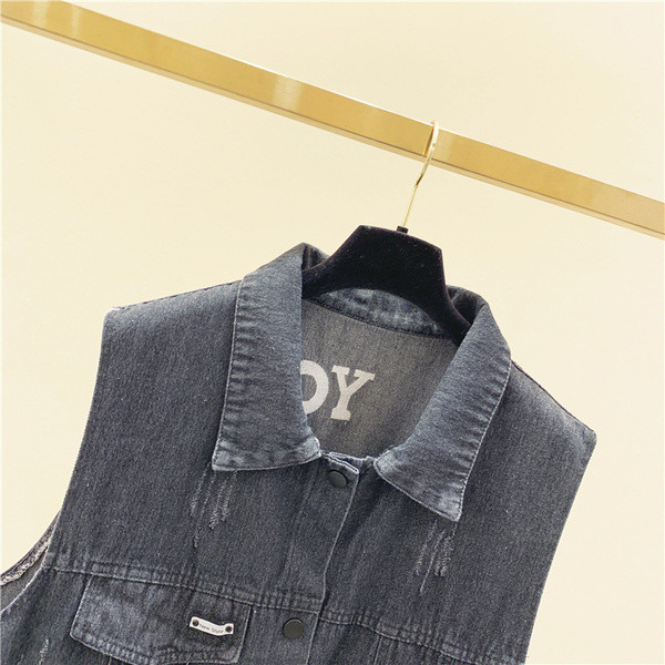 Naiste moodne teksavest nööpide ja kirjaga