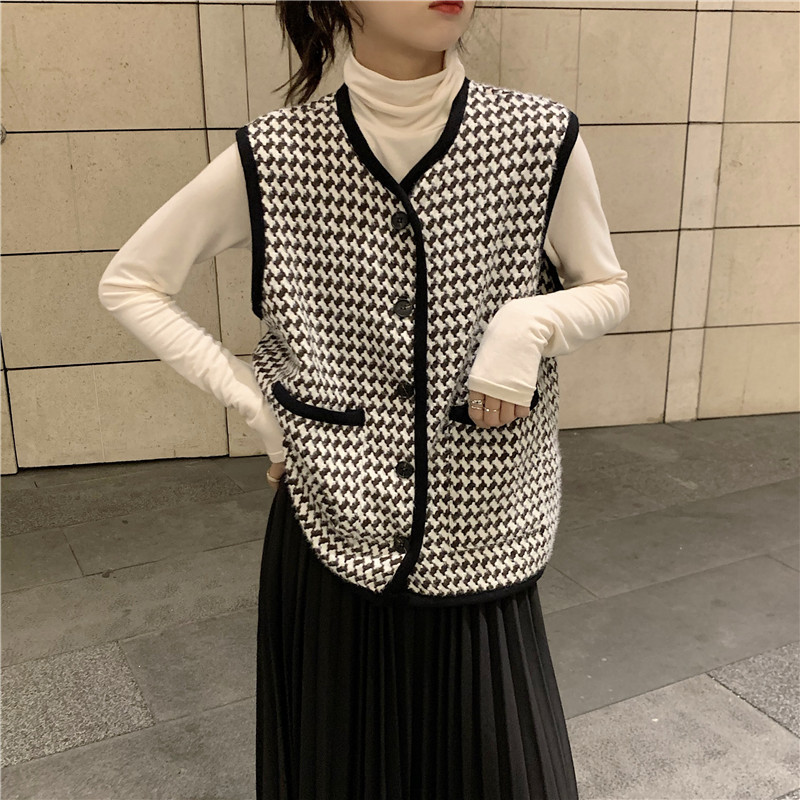 Praegune naiste lai taskutega mudelvest