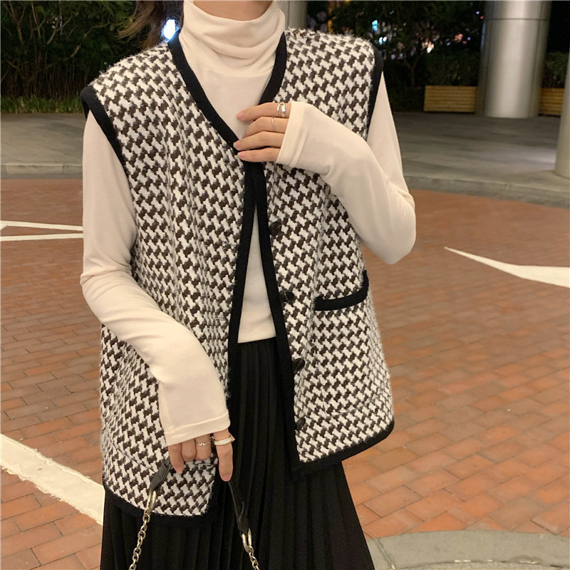 Praegune naiste lai taskutega mudelvest