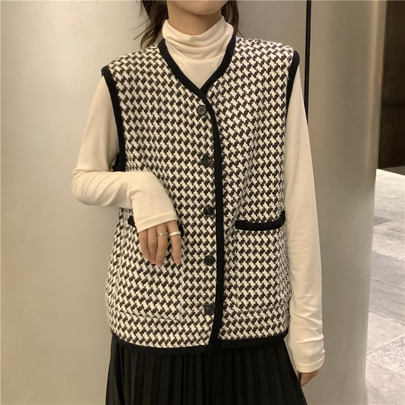 Praegune naiste lai taskutega mudelvest