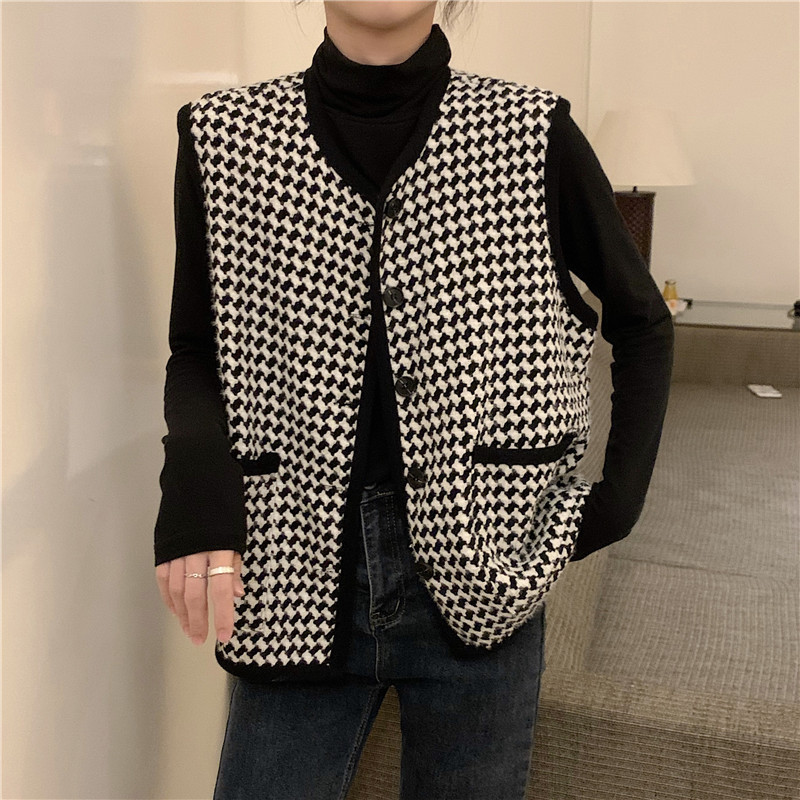 Praegune naiste lai taskutega mudelvest