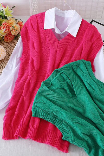 Trikotāžas sieviešu veste ar špica kakla izgriezumu