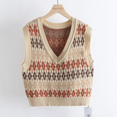 Trumpa laisvalaikio liemenė moterims su špico iškirpte