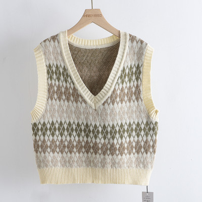 Trumpa laisvalaikio liemenė moterims su špico iškirpte