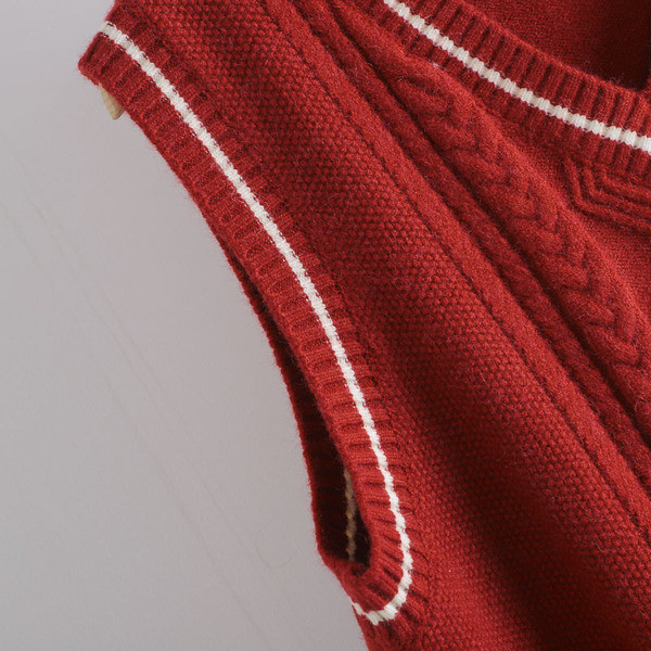 Naiste vabaaja kootud vest spitsikaelusega