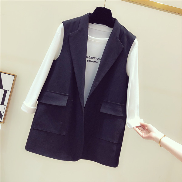 Juodos spalvos moteriška laisvalaikio liemenė su špico iškirpte