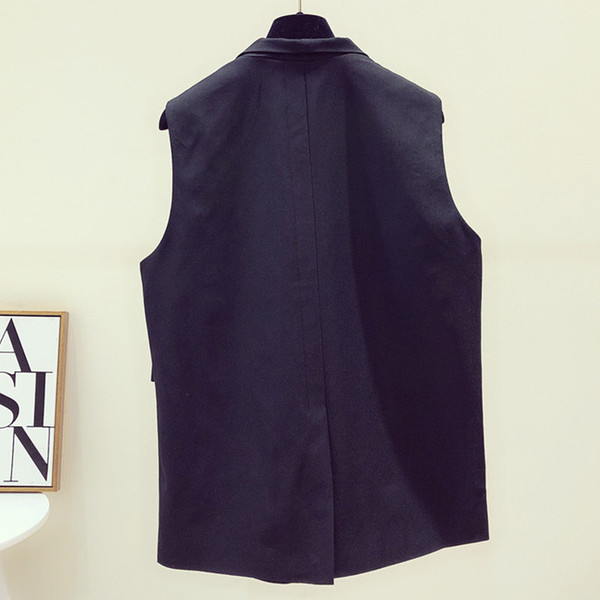 Juodos spalvos moteriška laisvalaikio liemenė su špico iškirpte