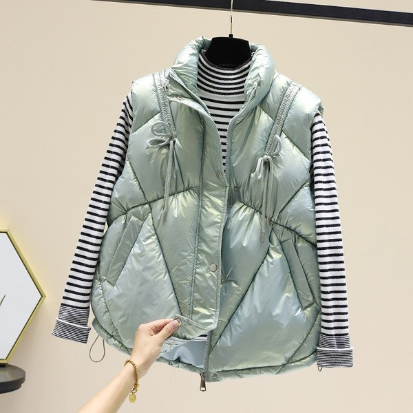 Kõrge krae ja taskutega läikiv naistevest