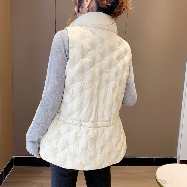 Ženski jesenski prsluk s visokim ovratnikom i gumbima