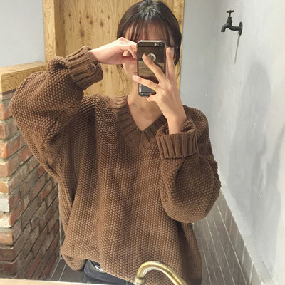 Moodne ovaalse kaelusega naiste kampsun tavaline mudel