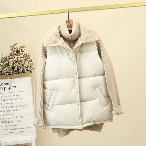 Moodne naiste vest - krae ja taskutega