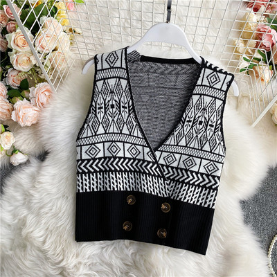 Megzta moteriška liemenė su dvigubomis sagomis ir špicine iškirpte