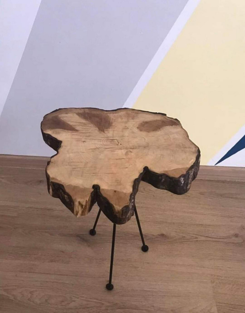 Поставка за цветя, помощна маса и т.н