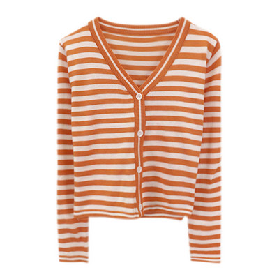 Dryžuota moteriška laisvalaikio liemenė su špico iškirpte