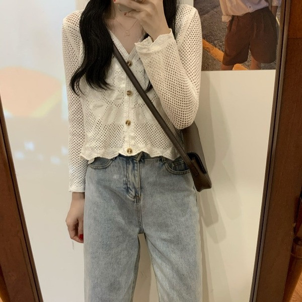 Paprasta moteriška megzta liemenė V formos iškirpte