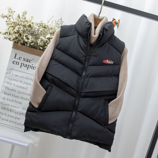 Moteriška sportinė liemenė su kišenėmis ir polo apykakle