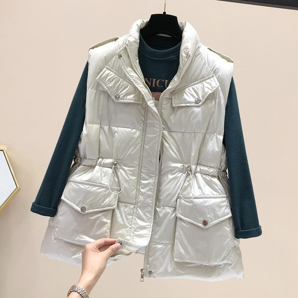 Šiuolaikinė moteriška liemenė aukšta apykakle ir kišenėmis