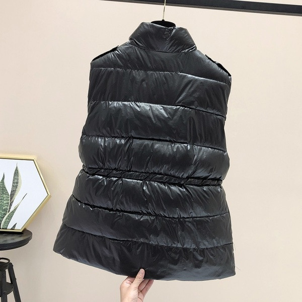 Šiuolaikinė moteriška liemenė aukšta apykakle ir kišenėmis