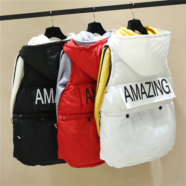 Γυναικείο γιλέκο με κουκούλα και επιγραφή