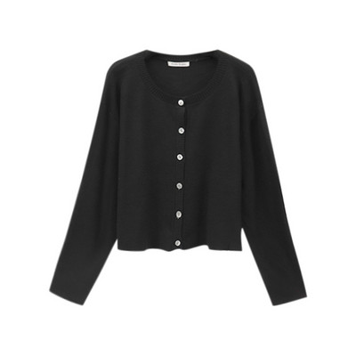 Paprastas moteriškas megztinis su ovalia iškirpte