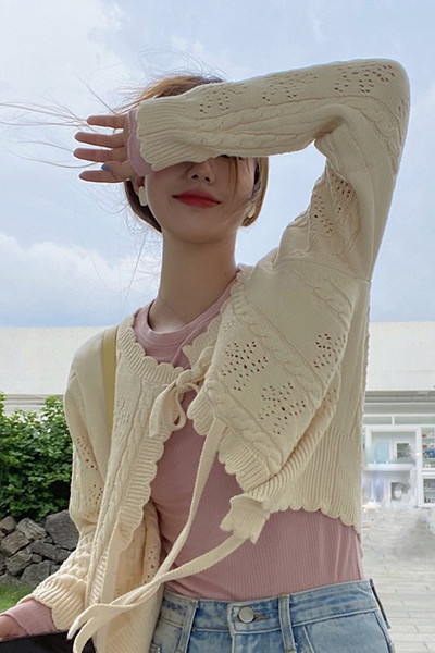 Praegune naiste kootud vest lipsudega