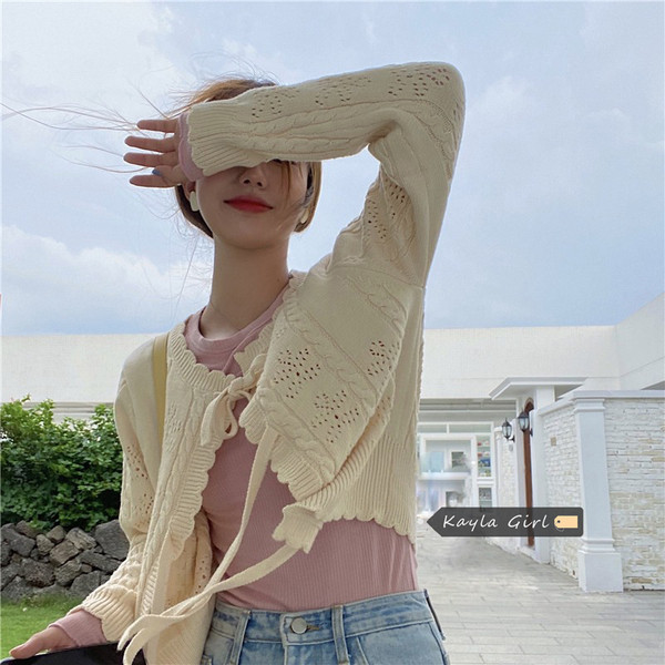 Praegune naiste kootud vest lipsudega