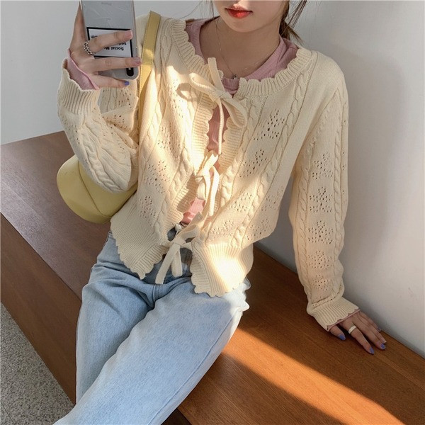 Praegune naiste kootud vest lipsudega