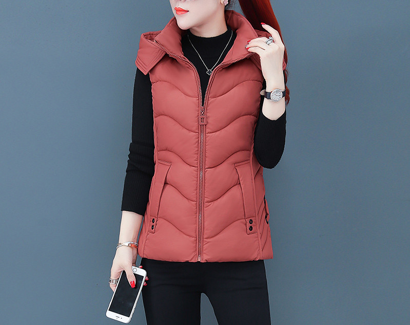 Naiste vabaaja vest kapuutsiga erinevates värvides