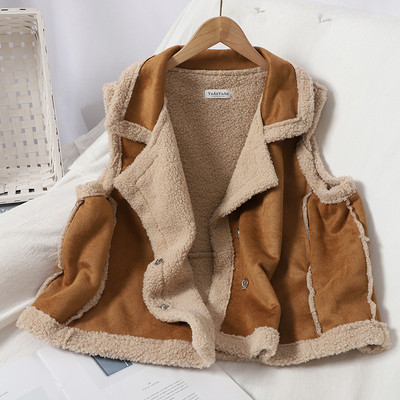 Moteriška laisvalaikio liemenė minkštu pamušalu su metaliniu užsegimu