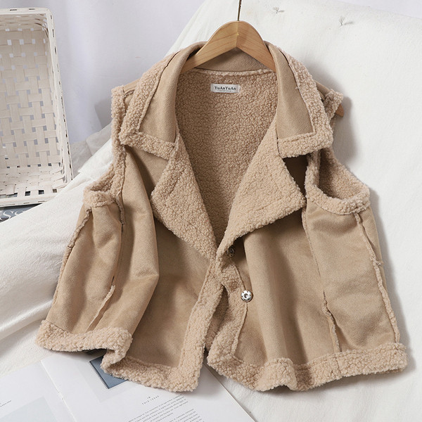 Moteriška laisvalaikio liemenė minkštu pamušalu su metaliniu užsegimu