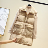 Uut mudelit pehme krae ja taskutega naistevest