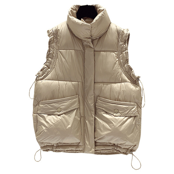 Laia mudeliga naistevest kõrge krae ja lipsudega