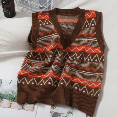 Moteriška laisvalaikio liemenė su špico iškirpte