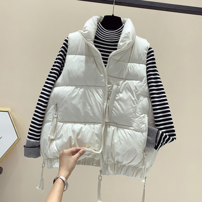 Naiste vabaaja vest elastse ja kõrge kraega