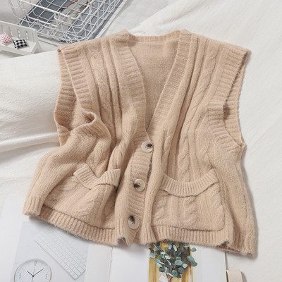 Kootud naiste vest nööpide ja taskutega