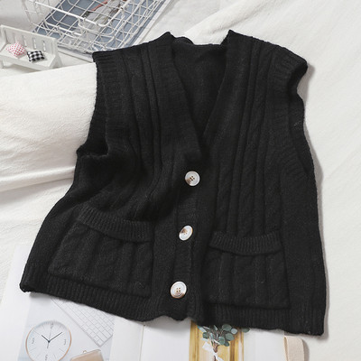 Kootud naiste vest nööpide ja taskutega