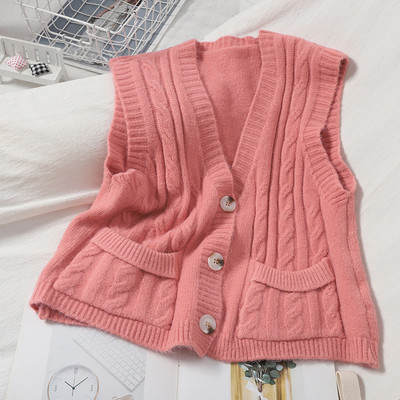 Kootud naiste vest nööpide ja taskutega