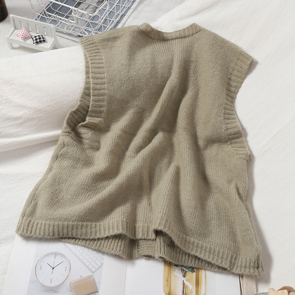 Kootud naiste vest nööpide ja taskutega