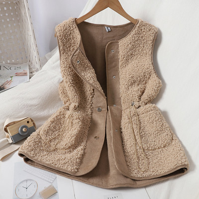 Naiste nööpidega sulevest ja vöökohal sidemed