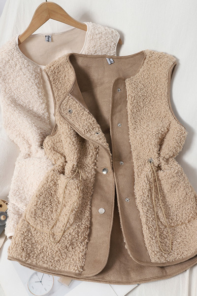 Naiste nööpidega sulevest ja vöökohal sidemed