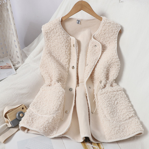 Naiste nööpidega sulevest ja vöökohal sidemed