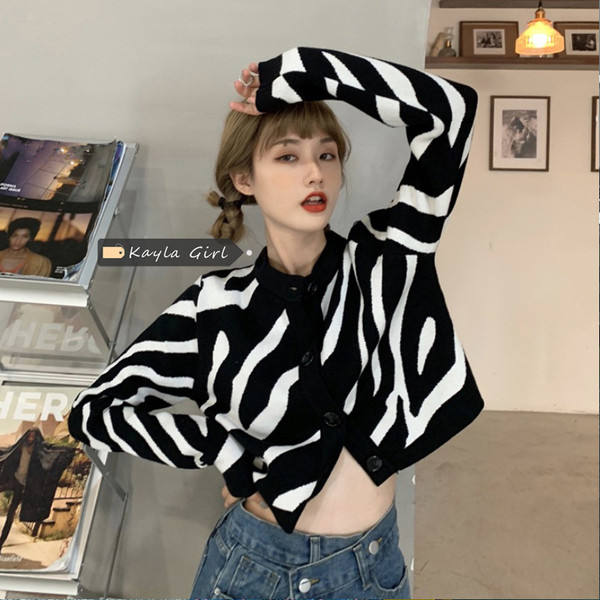 Moodne naiste lühike kardigan lai nööpidega mudel