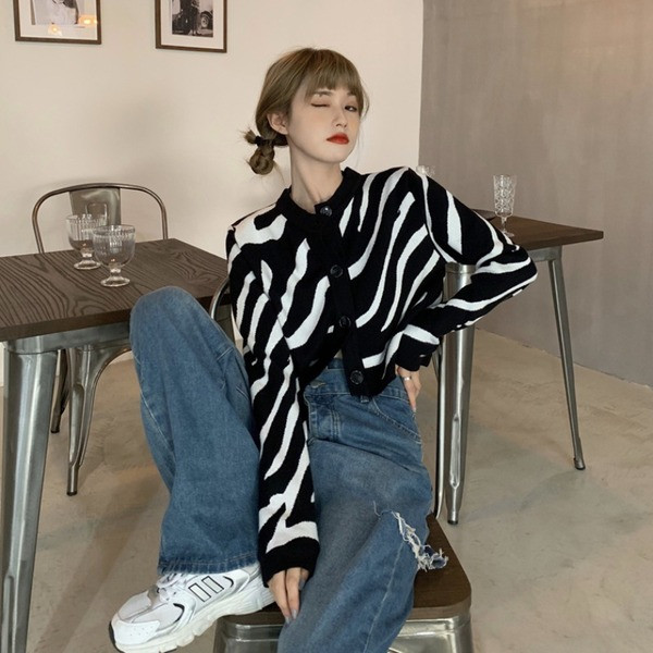 Moodne naiste lühike kardigan lai nööpidega mudel