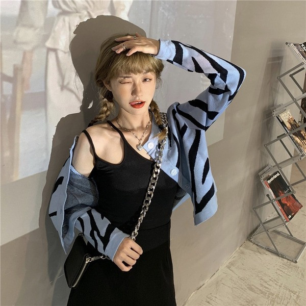 Moodne naiste lühike kardigan lai nööpidega mudel